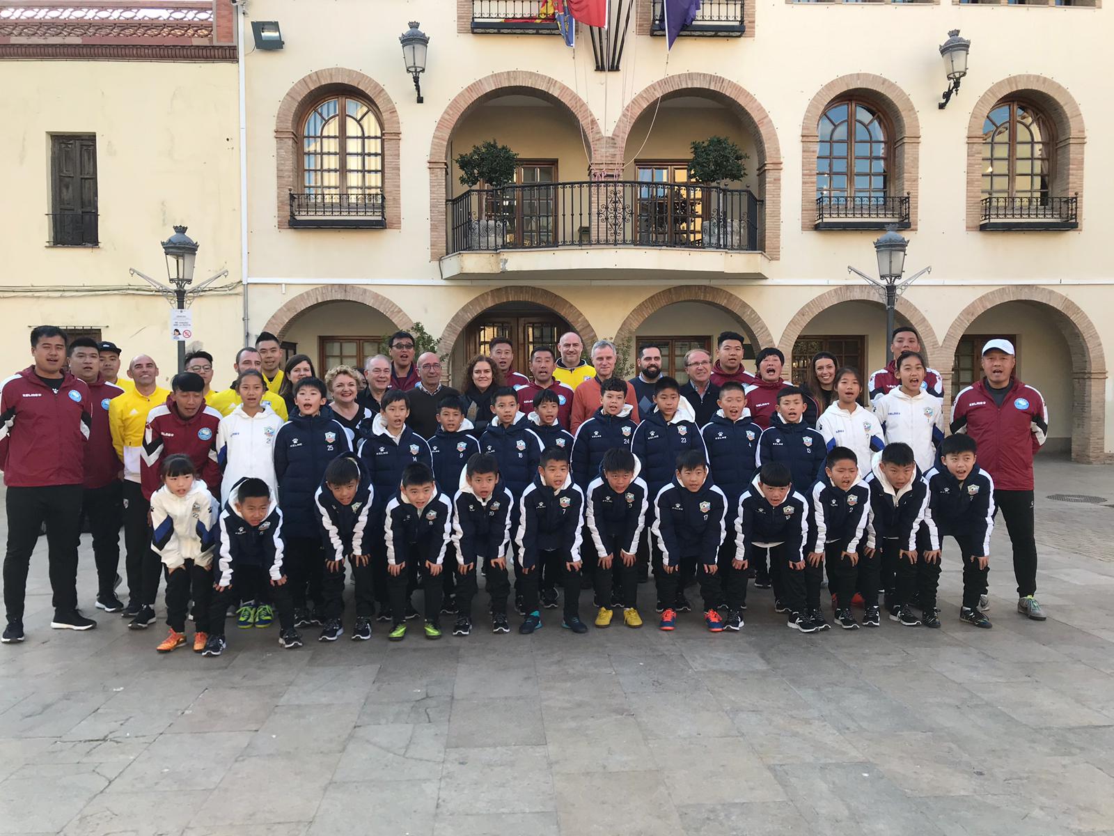 Visita l’Eliana la selección de fútbol infantil de la ciudad china de Tianjin