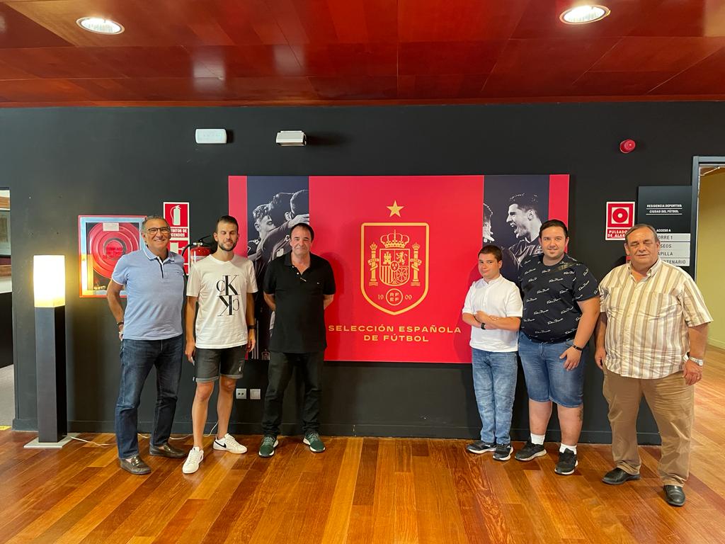 La sección de fútbol en silla de la UPV, presente en la sede de la RFEF